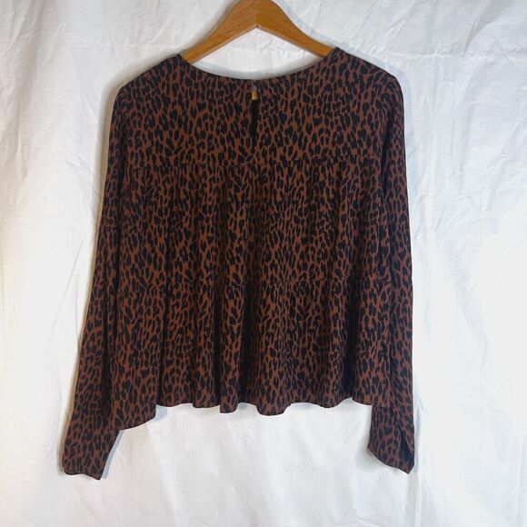 GAP Brown Black Animal Print Ruffled Aline Cropped Blouse Size Medium Petite - Picture 2 of 8